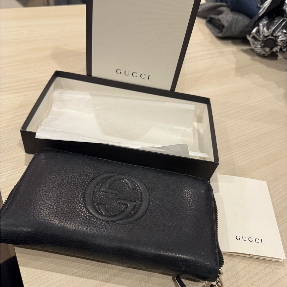 Gucci Black Pebbled Leather Zip Wallet